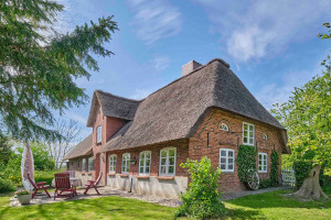 Bild Ferienhaus "Landhaus vor Sylt", Urlaub mit Hund, Zaun, Pool,Kamin,Sauna,5 P