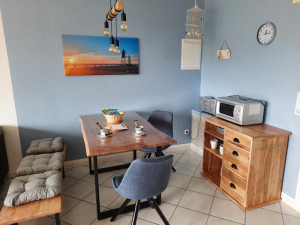 Bild: Haus Sonnenstrahl Nr.11 mit Hund erlaubt und Strandkorb am Strand